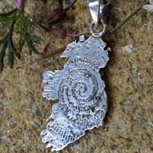 Load image into Gallery viewer, Ériu Éire goddess pendant